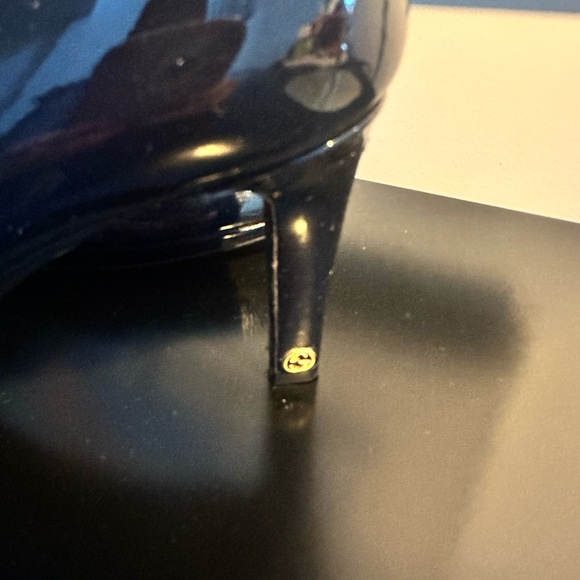 Gucci Patent Leather Round-Toe Pumps - Size 39 - Picture 5 of 12